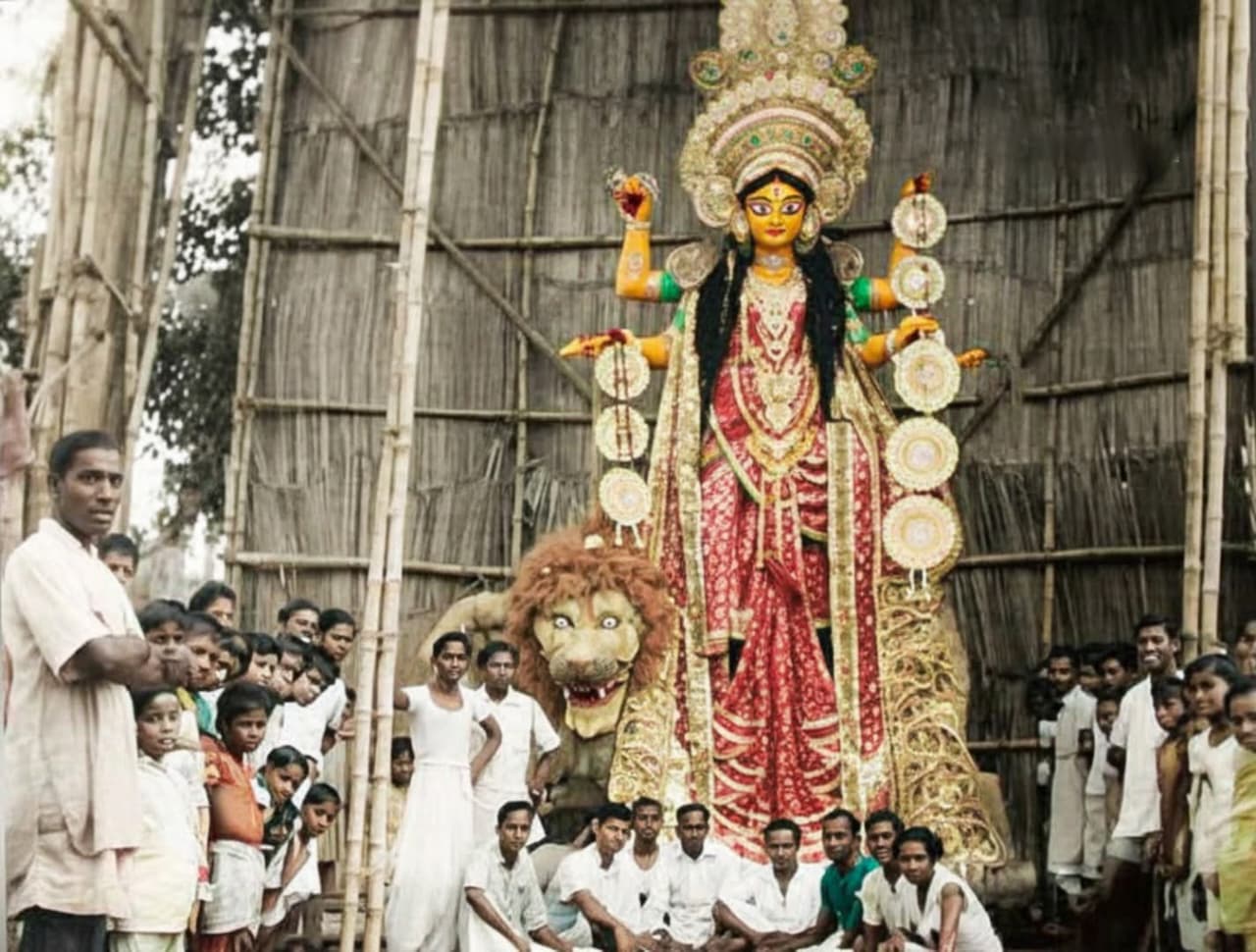 Goddess Jagadhatri defeating the elephant demon Karisasura